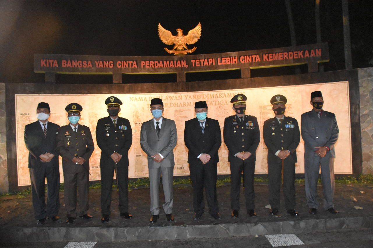 Apel Kehormatan dan Renungan Suci di TMP Dharma Salatiga